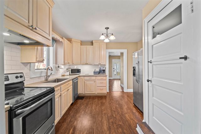 601 E 9th Street S, Newton, IA 50208