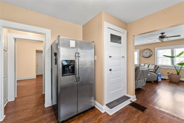 601 E 9th Street S, Newton, IA 50208