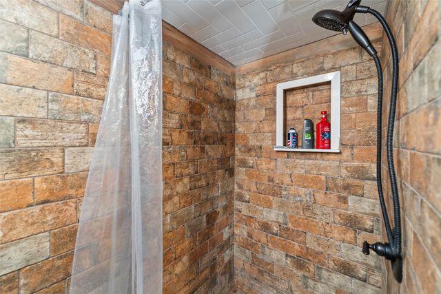 601 E 9th Street S, Newton, IA 50208