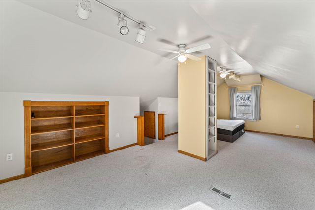 601 E 9th Street S, Newton, IA 50208