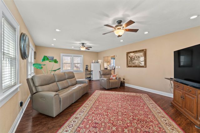 601 E 9th Street S, Newton, IA 50208