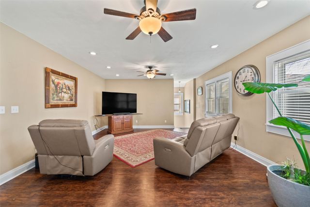 601 E 9th Street S, Newton, IA 50208