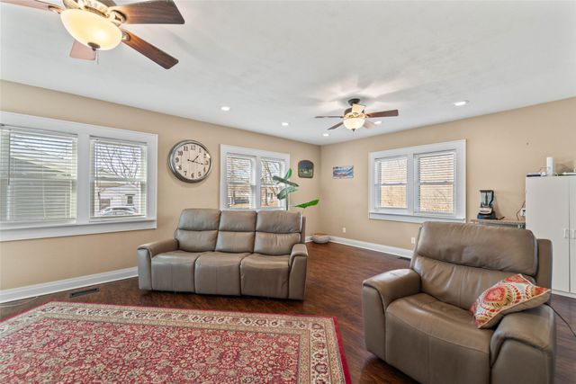 601 E 9th Street S, Newton, IA 50208