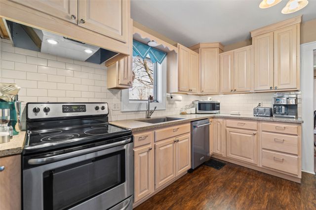 601 E 9th Street S, Newton, IA 50208