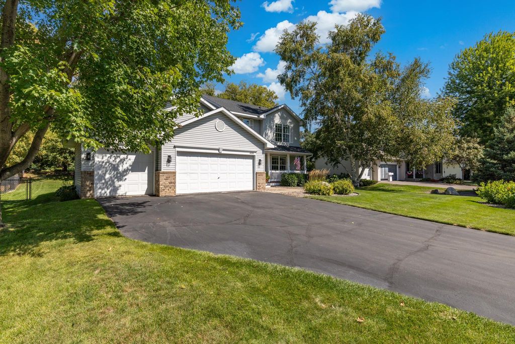 8106 Greenbriar Lane, Woodbury, MN 55125 — photo 2