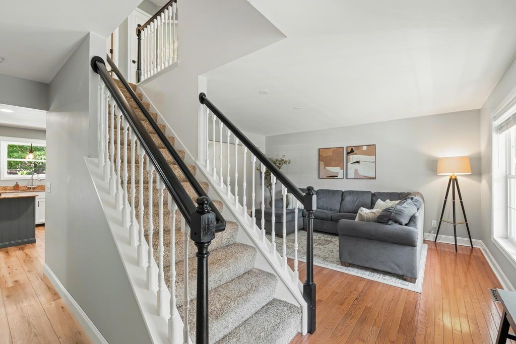 8106 Greenbriar Lane, Woodbury, MN 55125 — photo 5