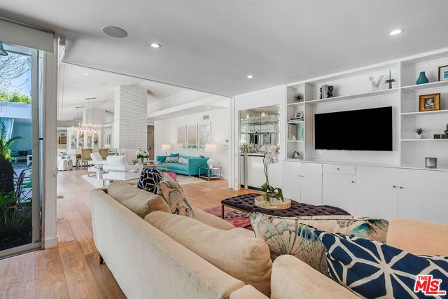 13855 Cumpston Street, Sherman Oaks, CA 91401