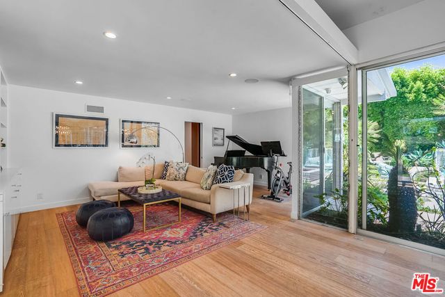 13855 Cumpston Street, Sherman Oaks, CA 91401