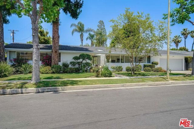 13855 Cumpston Street, Sherman Oaks, CA 91401