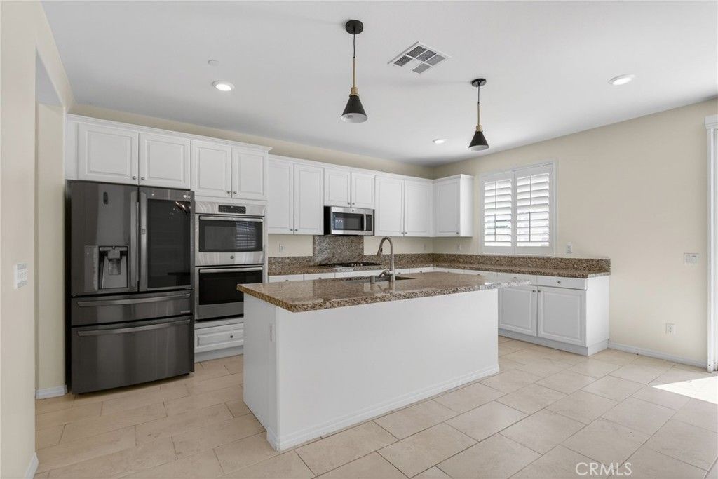 Image 15 of property listing at 19435 Fortunello Avenue, Riverside, CA 92508