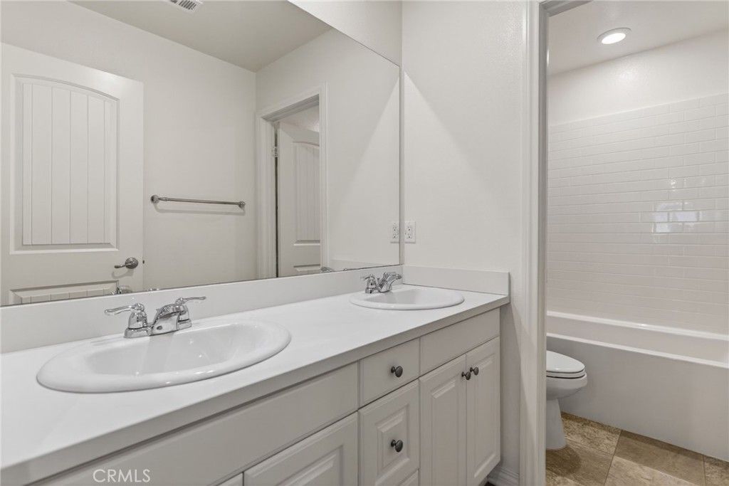 Image 42 of property listing at 19435 Fortunello Avenue, Riverside, CA 92508