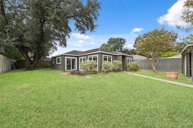 10819 Berry Tree Drive, Houston, TX 77064