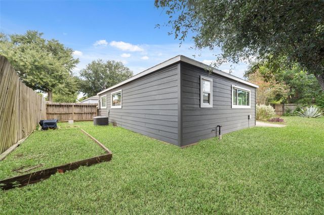 10819 Berry Tree Drive, Houston, TX 77064