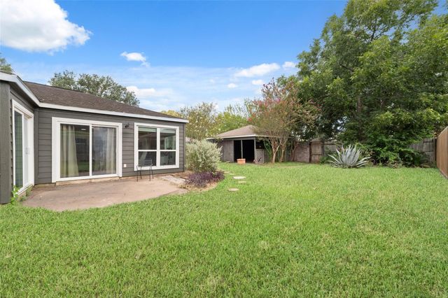 10819 Berry Tree Drive, Houston, TX 77064