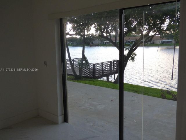 5643 Park Rd, Dania Beach, FL 33312