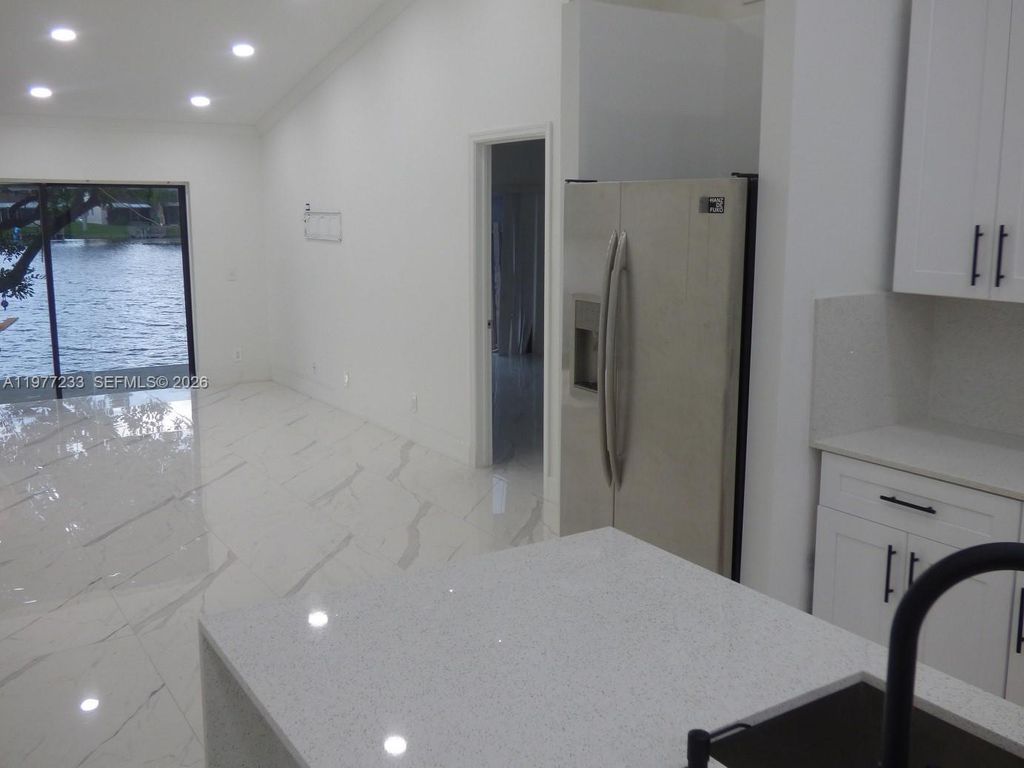 5643 Park Rd, Dania Beach, FL 33312