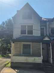 2622 N Charles St, Perry Hilltop, PA 15214