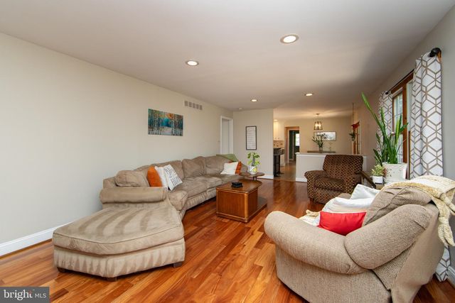10 CHIPLEY RUN, Voorhees, NJ 08043