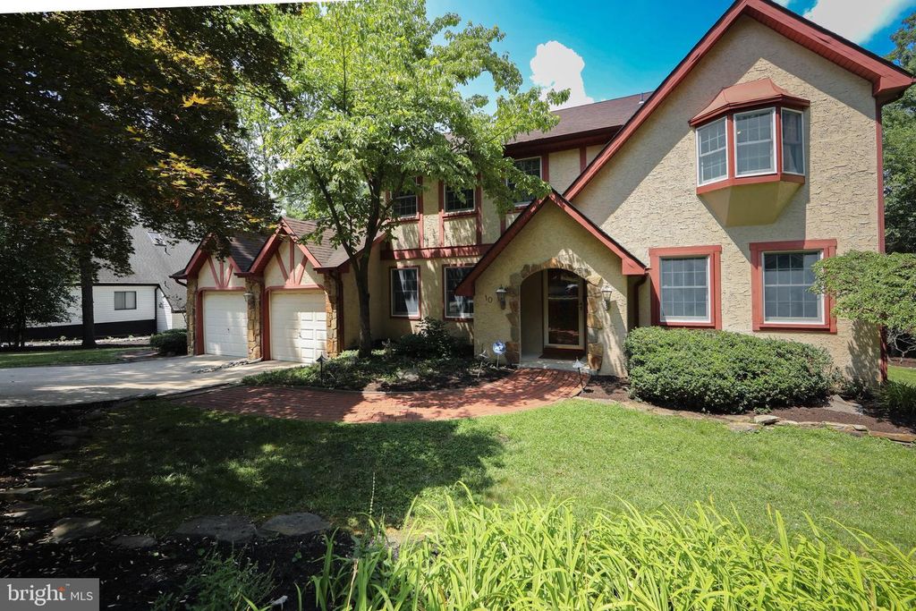 10 CHIPLEY RUN, Voorhees, NJ 08043