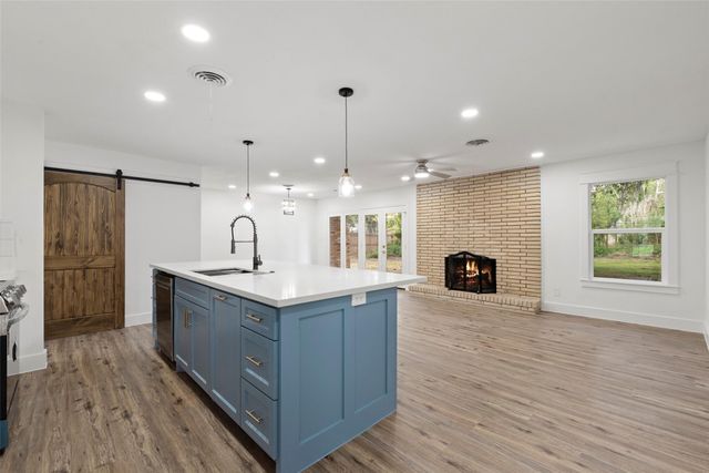 126 Daisy Street, Lake Jackson, TX 77566