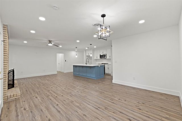 126 Daisy Street, Lake Jackson, TX 77566