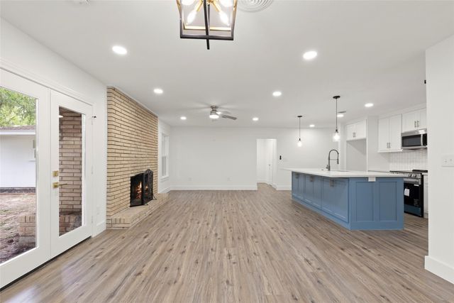 126 Daisy Street, Lake Jackson, TX 77566