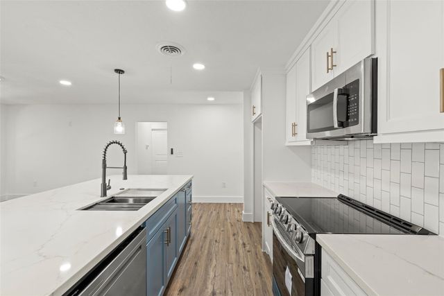 126 Daisy Street, Lake Jackson, TX 77566