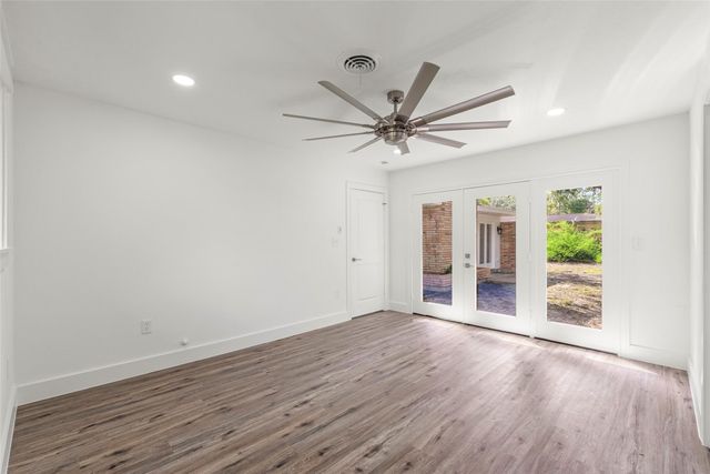 126 Daisy Street, Lake Jackson, TX 77566