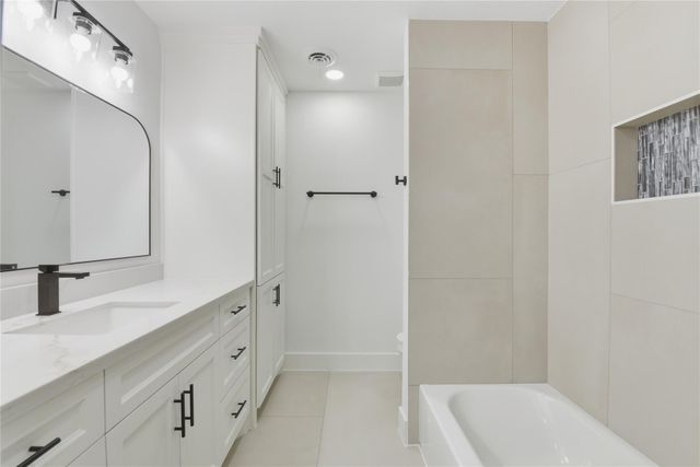 126 Daisy Street, Lake Jackson, TX 77566