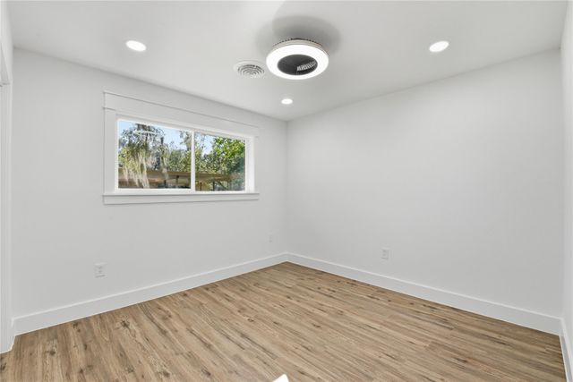 126 Daisy Street, Lake Jackson, TX 77566