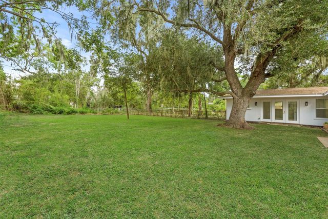 126 Daisy Street, Lake Jackson, TX 77566