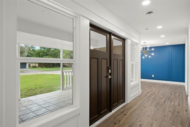 126 Daisy Street, Lake Jackson, TX 77566