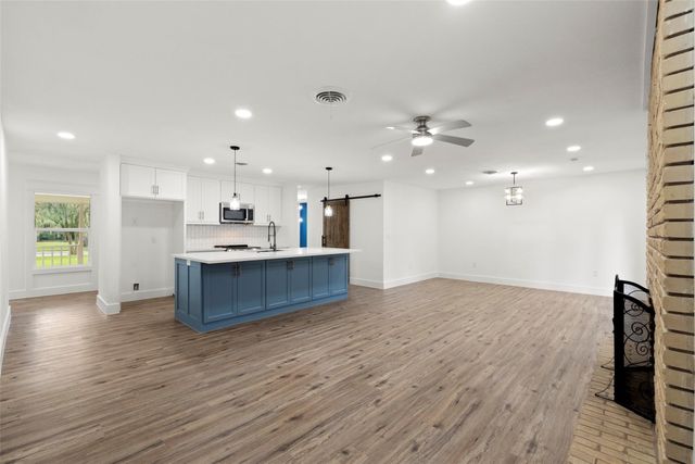 126 Daisy Street, Lake Jackson, TX 77566