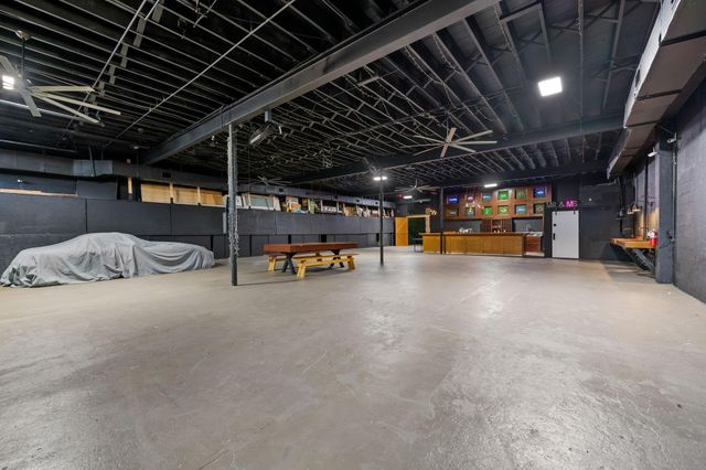 3046 NE 12th Ter, Oakland Park, FL 33334