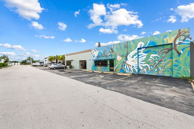 3046 NE 12th Ter, Oakland Park, FL 33334