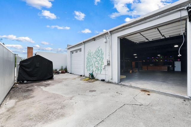 3046 NE 12th Ter, Oakland Park, FL 33334