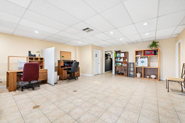 3046 NE 12th Ter, Oakland Park, FL 33334