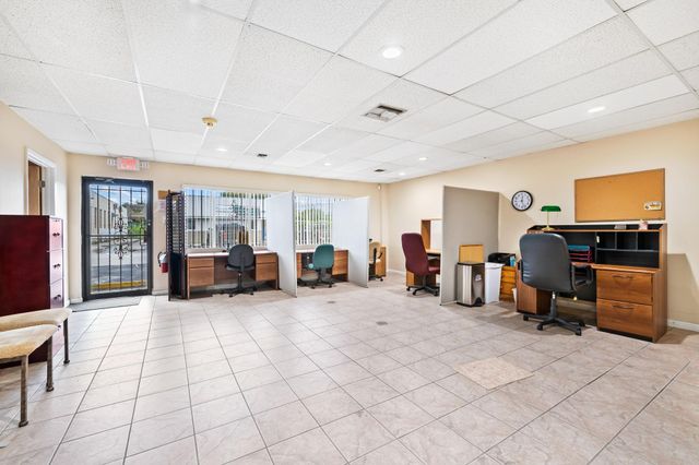 3046 NE 12th Ter, Oakland Park, FL 33334