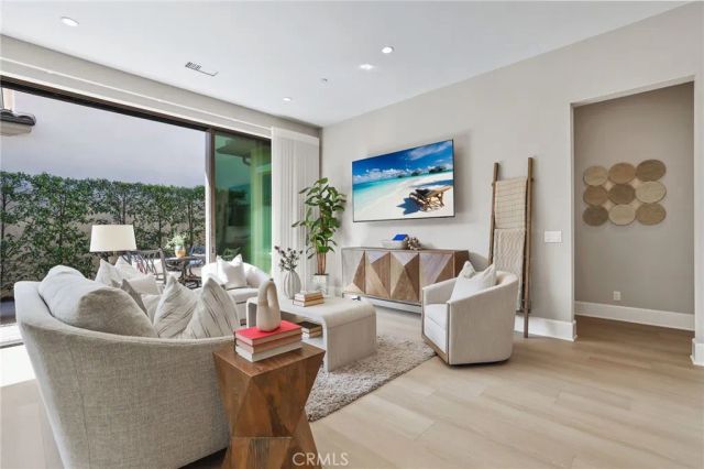130 Donati, Irvine, CA 92602