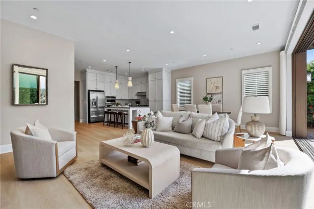 130 Donati, Irvine, CA 92602