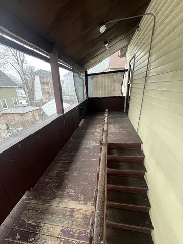 8 Camp St 2, Worcester, MA 01603