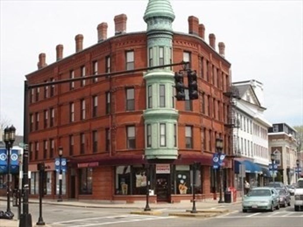 3 Forest St 402, Medford, MA 02155