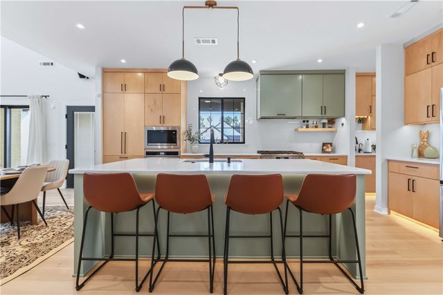 202 NE Healing Springs Street, Bentonville, AR 72713