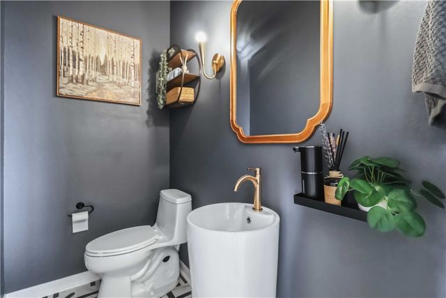 202 NE Healing Springs Street, Bentonville, AR 72713