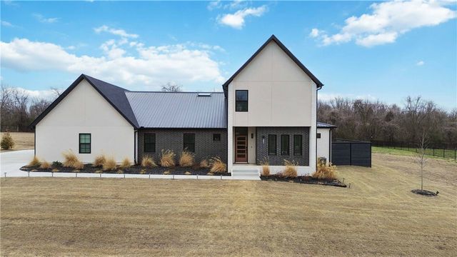 202 NE Healing Springs Street, Bentonville, AR 72713