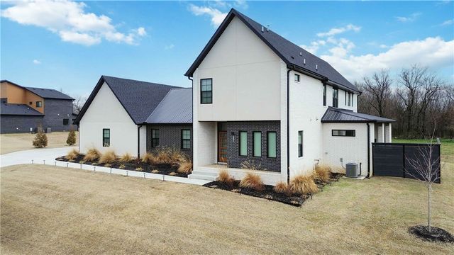 202 NE Healing Springs Street, Bentonville, AR 72713