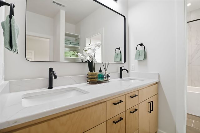 202 NE Healing Springs Street, Bentonville, AR 72713