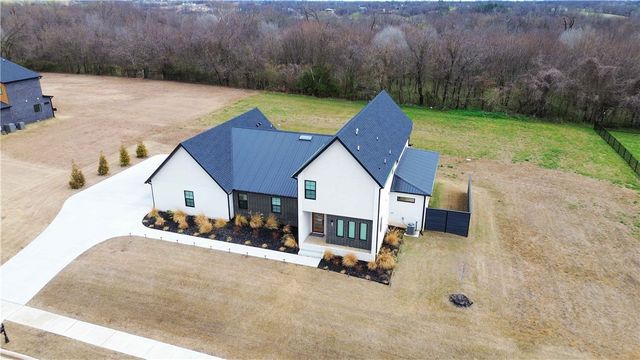 202 NE Healing Springs Street, Bentonville, AR 72713