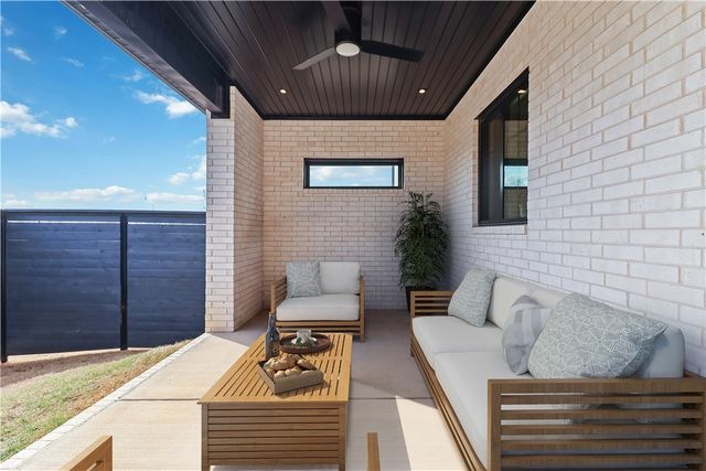 202 NE Healing Springs Street, Bentonville, AR 72713