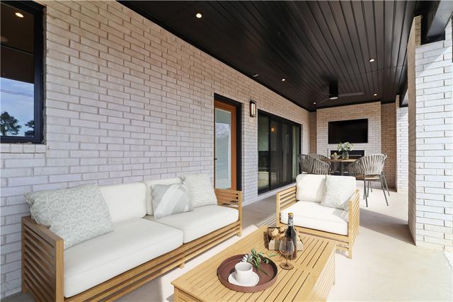 202 NE Healing Springs Street, Bentonville, AR 72713